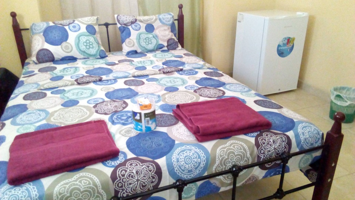 Petionville Apartment | Souvenir House: 24 Elect, AC, WiFi, TV Cable, Fridge.