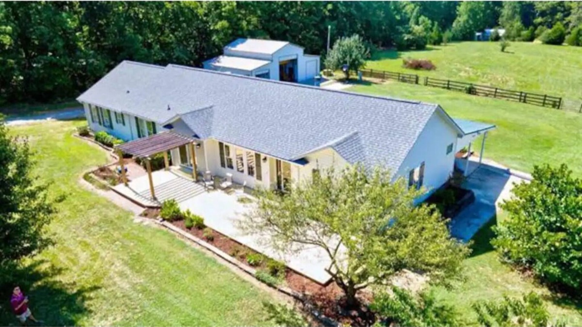 Kipling Other | Sovereign Cottage - Hot Tub/Outdoor Space/10 Acres Farm Land.n4 Bedrooms 3 Baths