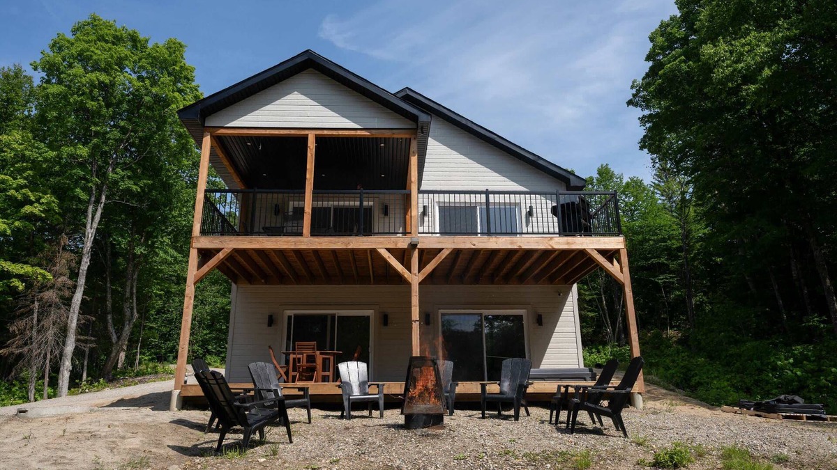 Chute-Saint-Philippe Ski Chalet | Spa and Lakefront | Oasis des chutes