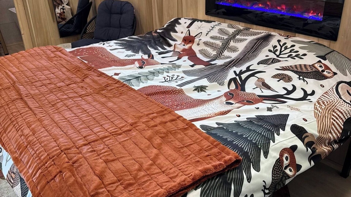 South Pittsburg Cabin | Spa Cabin- King Bed WIFI and Suana