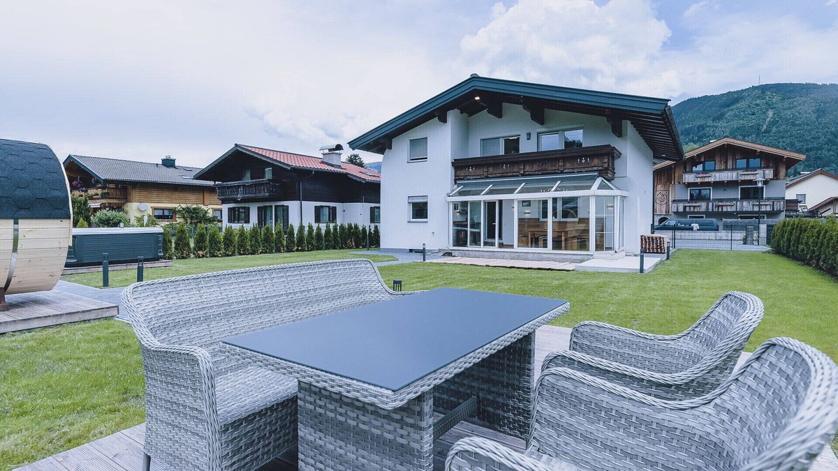 Schuttdorf Apartment | Spa Chalet - Penthouse Lodge, garden & wellness