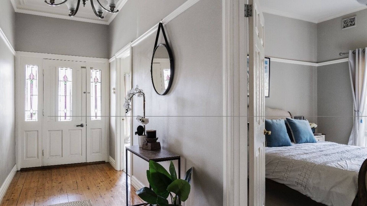 Albury House | Spa Cottage - Fireplace, Central and Stylish Interiors.