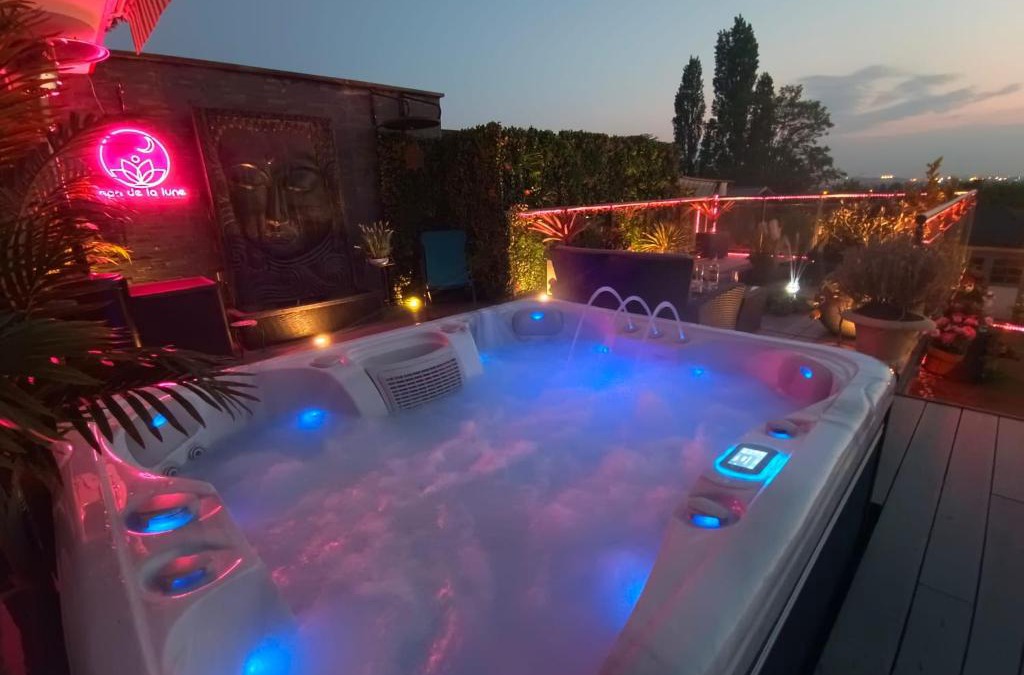 Clichy-Sous-Bois Hotel | Spa de la Lune - Private love room suite with terrace and view - Air Conditioned- Double jacuzzi - Sauna - King size bed - Free WIFI - Free parking - Free breakfast - Close to CDG airport and to the North of Paris