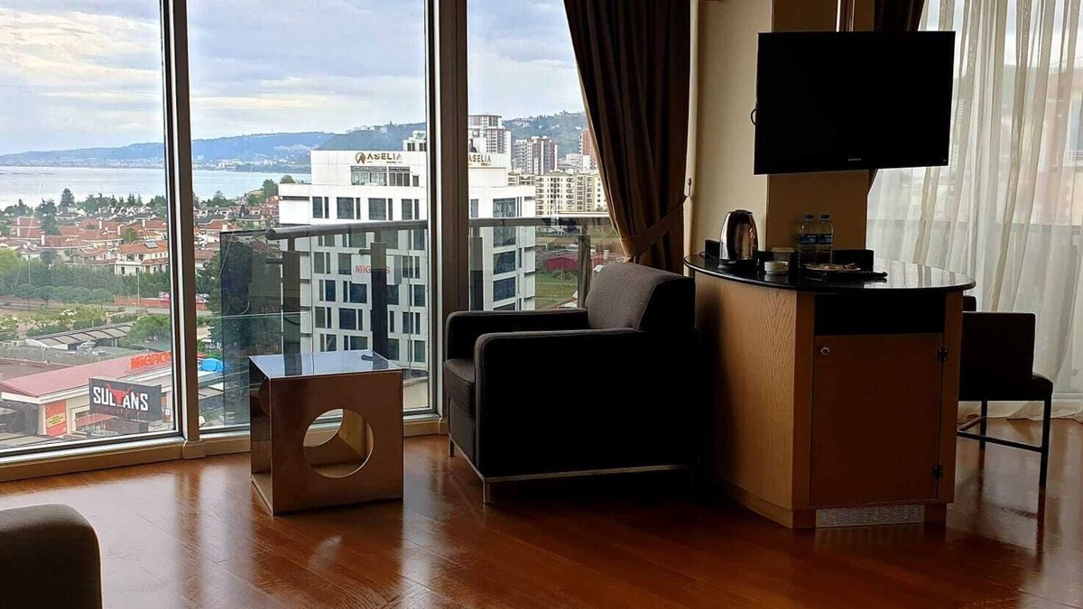 Yomra House | SPA, FITNESS, CAFE, NEAR THE AIRPORT