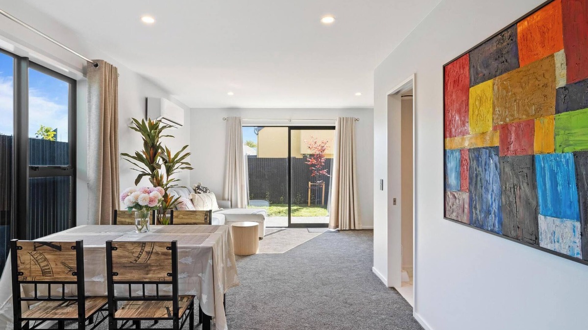 Linwood House | Spa Hideaway in Central City + Parking !