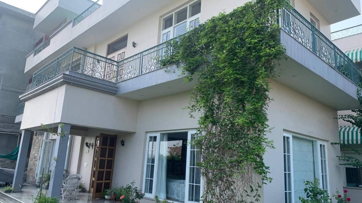 Chandigarh Apartment | Spacious property minutes away from airport, ISB, Amity, Palaksha & ISER