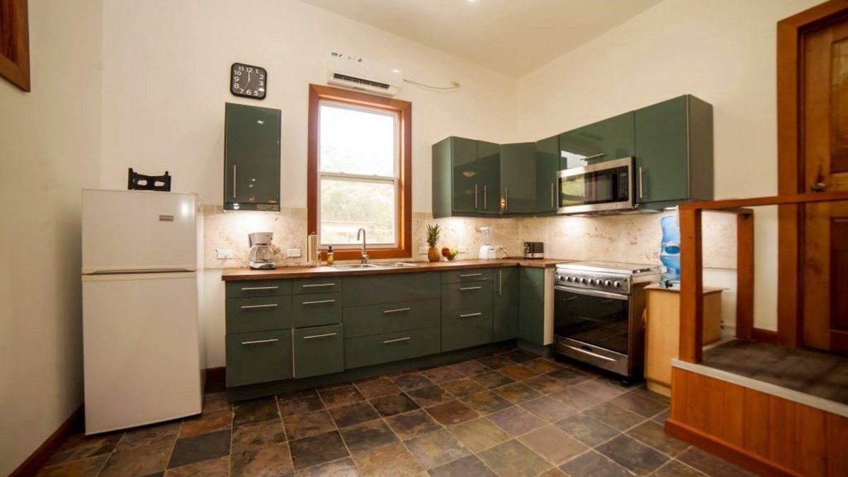 Carenero Island Apartment | Spacious 4BR, 4BA with AC near top surf spots. Family friendly!