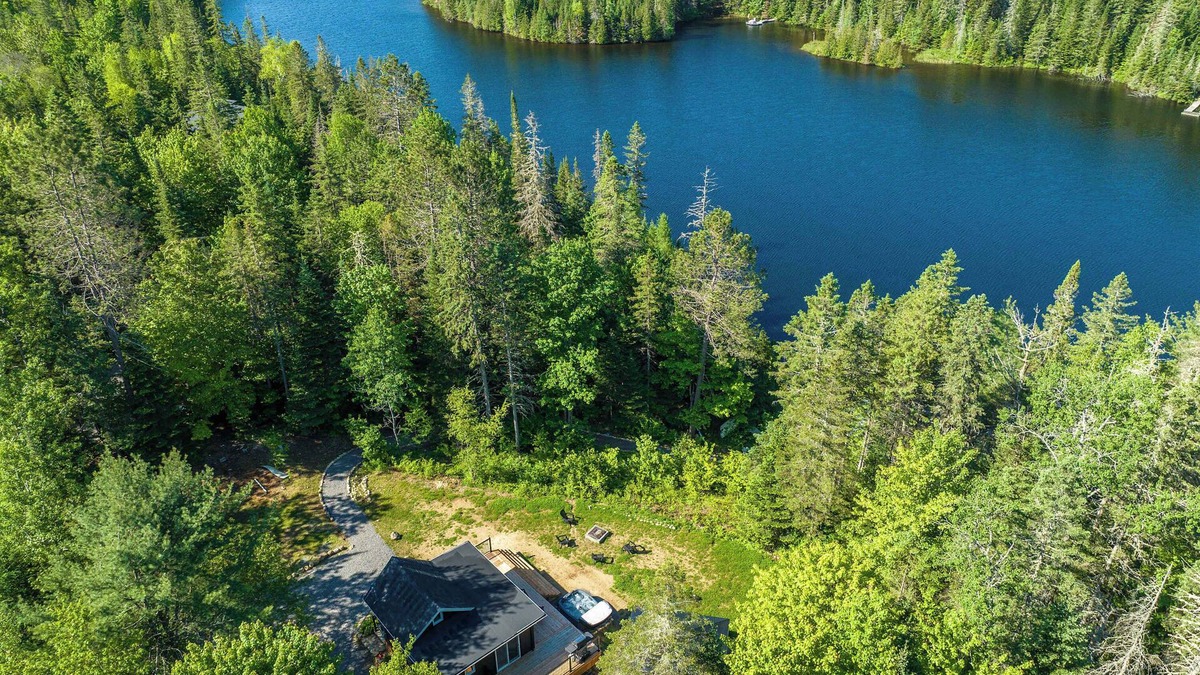 Saint-Alphonse-Rodriguez Ski Chalet | Spa, pool , Private Lake | Chalet Hello
