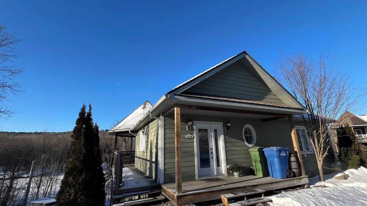 Bellefeuille Ski Chalet | Spa & River | Berges de la Rivière-du-Nord 20