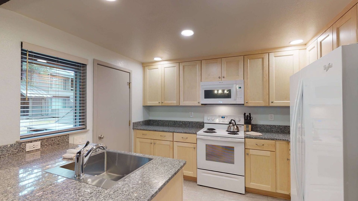 Tennis Village Condo | Spa-Side Escape with A/C, BBQ & King Suites