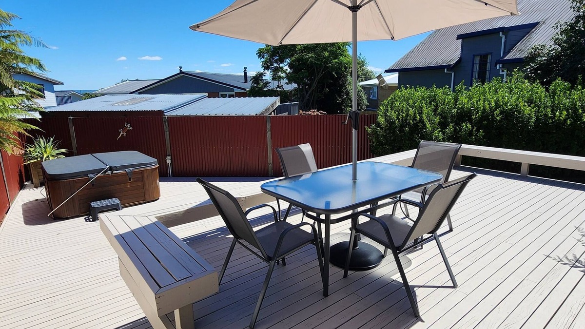 Owhata House | Spa & Spacious