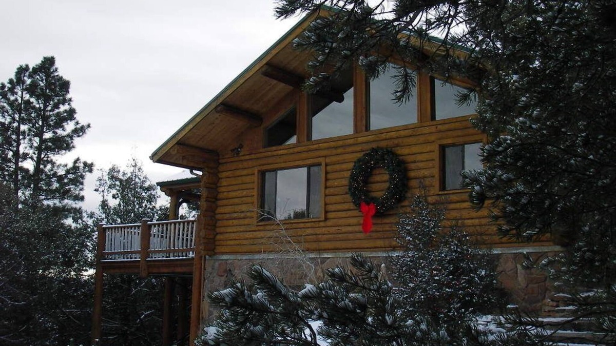 Snowline House | Spa style log cabin retreat on Sandia Mountain