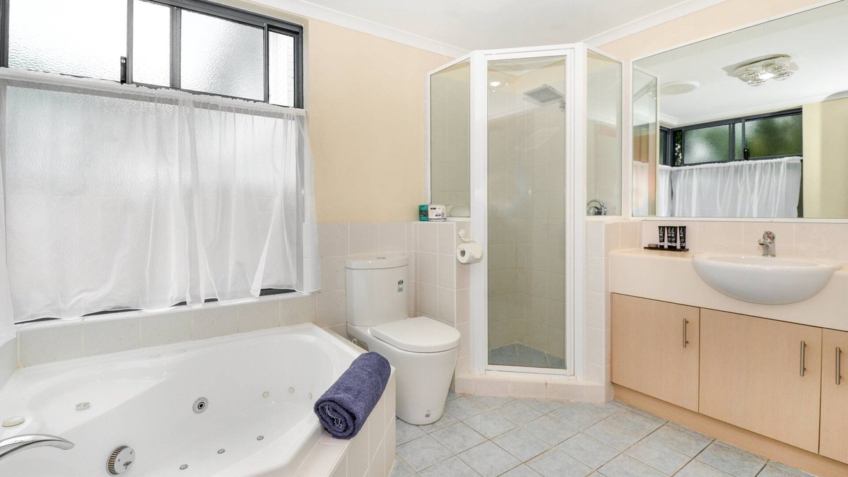 Middleton Beach Apartment | Spa Suites - 1 night