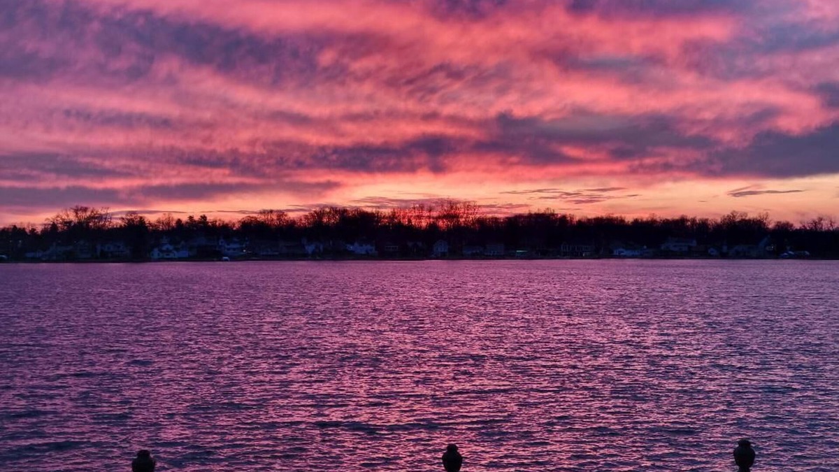 White Lake House | Spacious Lake front cottage, room for the whole family. Excellent fishing.