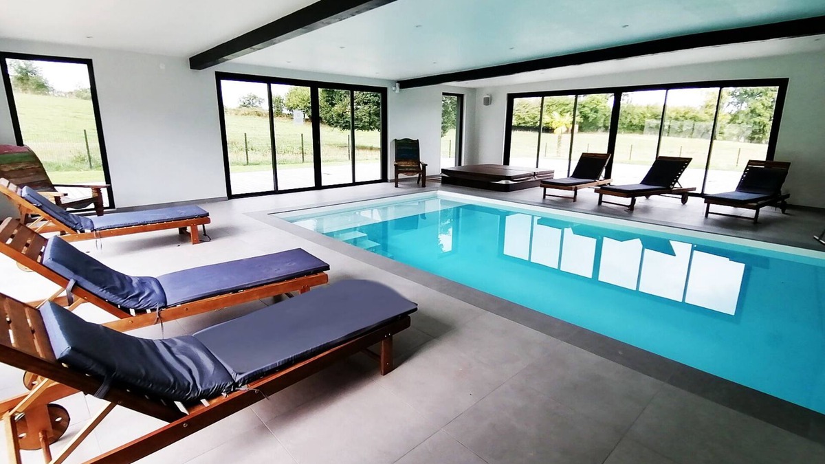 Saint-Vitte-sur-Briance Villa | Spa villa in the countryside with indoor pool and jacuzzi