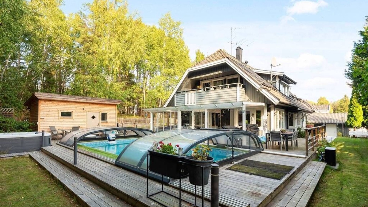 Skalby Villa | Spa Villa in Stockholm - Pool, Jacuzzi, Sauna & Gym
