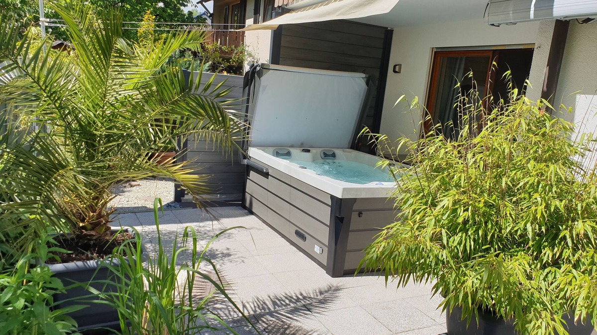 Uhldingen-Muehlhofen Apartment | SPA Whirlpool Ferienwohnung mit Aachblick im Pfahlbaudorf Uhldingen am Bodensee