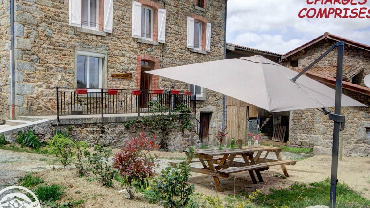 Saint-Didier-sur-Rochefort Cottage | Spacious 6-Bedroom Family Home with Garden, Terrace, and Modern Amenities in Saint-Didier-sur-Rochefort