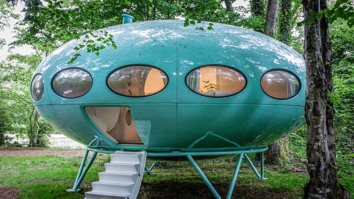 Nunney Cabin | Space Age Living - Futuro House at Marston Park