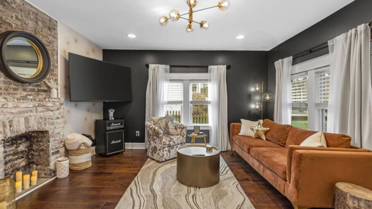 Woodbine House | Space Cowboy - Stunning bungalow with Firepit, Huge yard, yet close to downtown