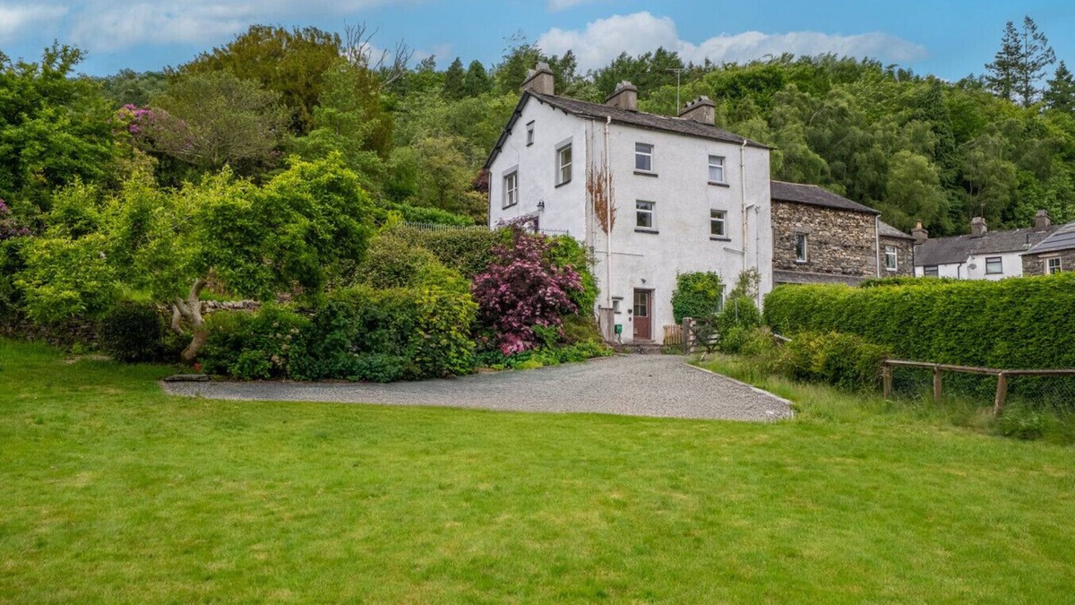 Rusland House | Space galore, an acre of gardens and four bedrooms, Lakeland farmhouse with games room, free parking