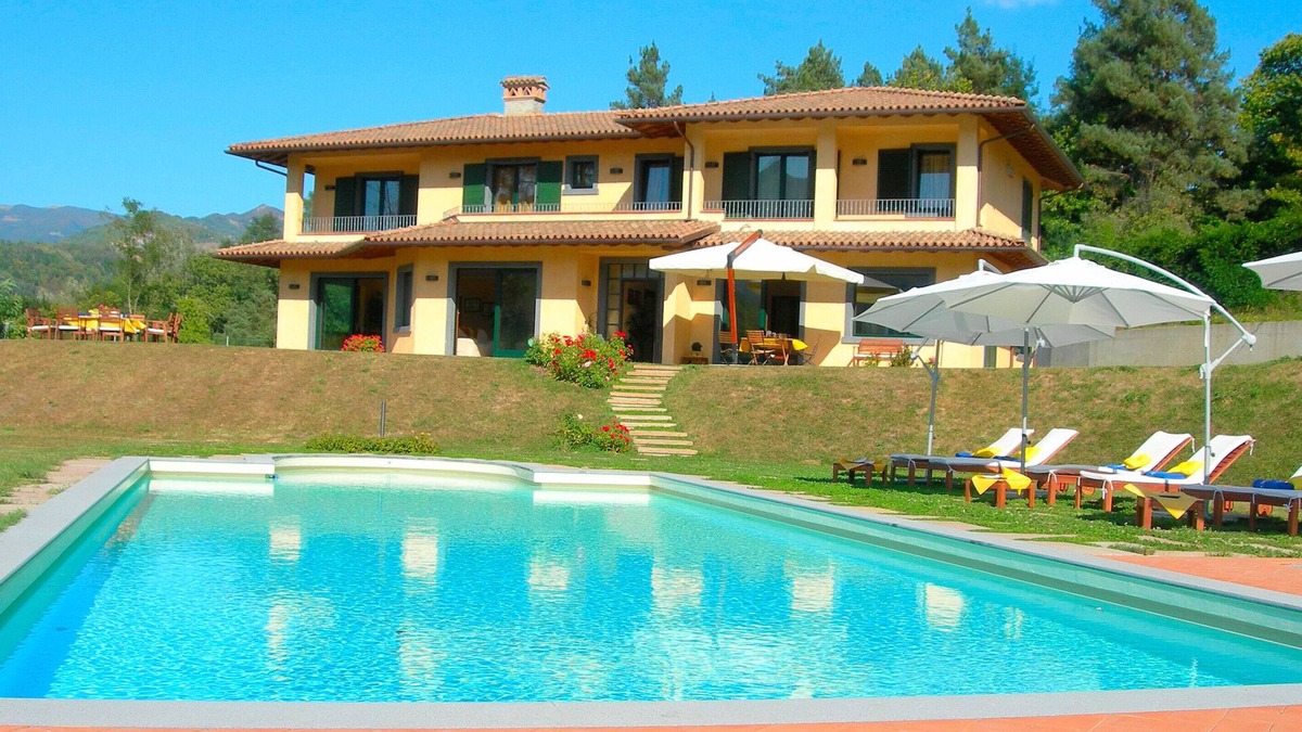 Castelnuovo di Garfagnana Villa | Spacious 7 bedroom, 8 bathroom villa, spa pool, walk to restaurants, great view.