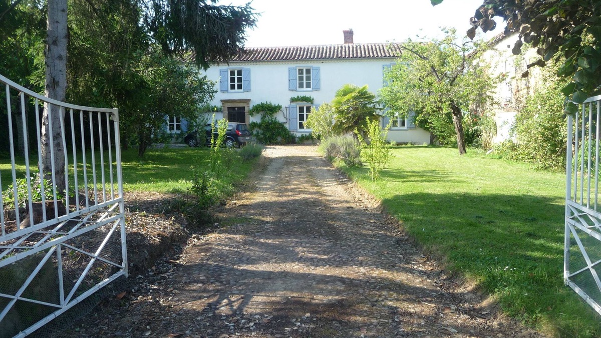 Estampes Other | SPACIEUSE ET BELLE maison 4ch 4sdb, piscine privee, grand jardin Internet et TV
