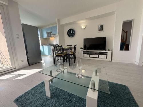 Rochefort Apartment | Spacieux appartement 2 chambres avec parking à Rochefort - FR-1-246B-50
