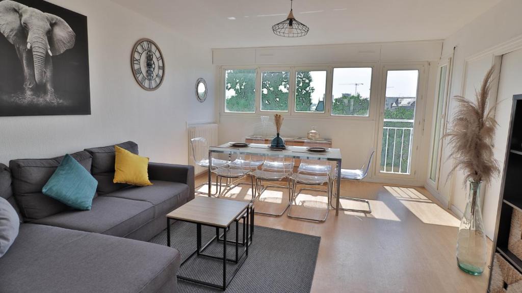 Colombier - Champ de Mars Apartment | Spacieux appartement avec Balcons, 4 chambres, espace & confort, Centre Gare