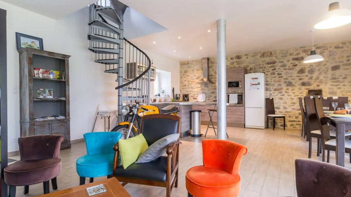 Saint-Sauveur-le-Vicomte Cottage | Spacious Home with Garden, Near Medieval Castle, 4 BR, 4.5 BA, Pet-Friendly, Parking, Ideal for Families