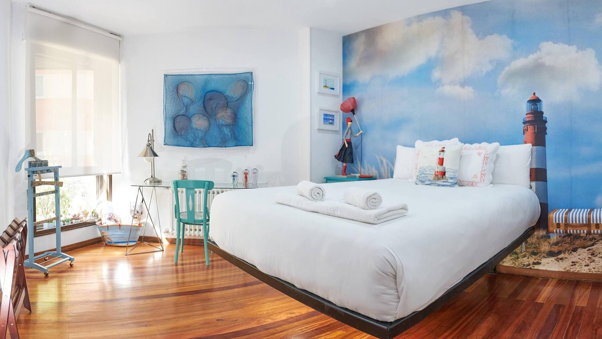 El Ensanche Zona Nuova Apartment | Spacious 5 Bedroom Accommodation!