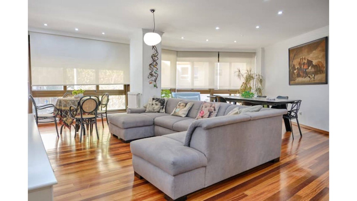El Ensanche Zona Nuova Apartment | Spacious Luxurious 3 Bedroom Accommodation!