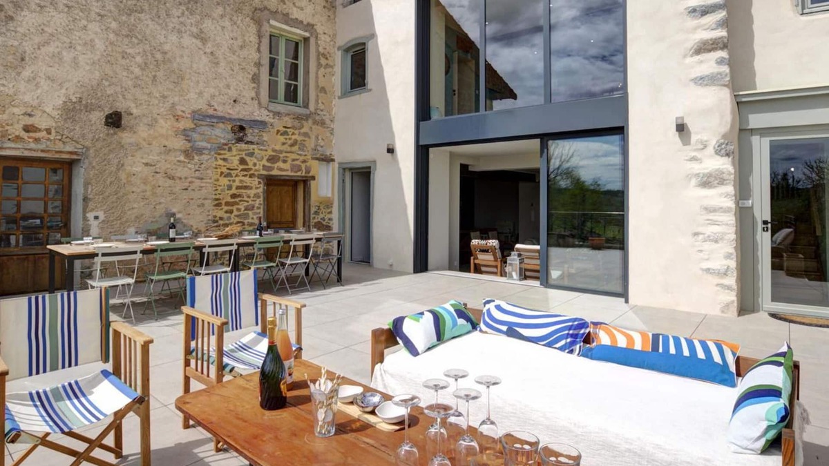 Saint-Symphorien-de-Lay Cottage | Spacious townhouse with garden, terrace, and internet