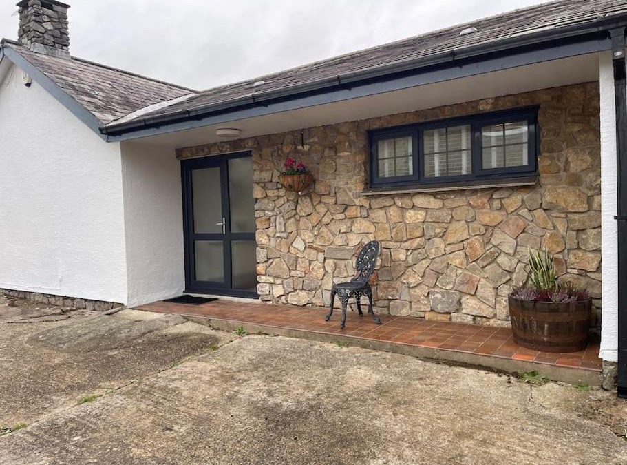Pennard House | Spacious 1 bed bungalow located on a Gower Sheep Farm