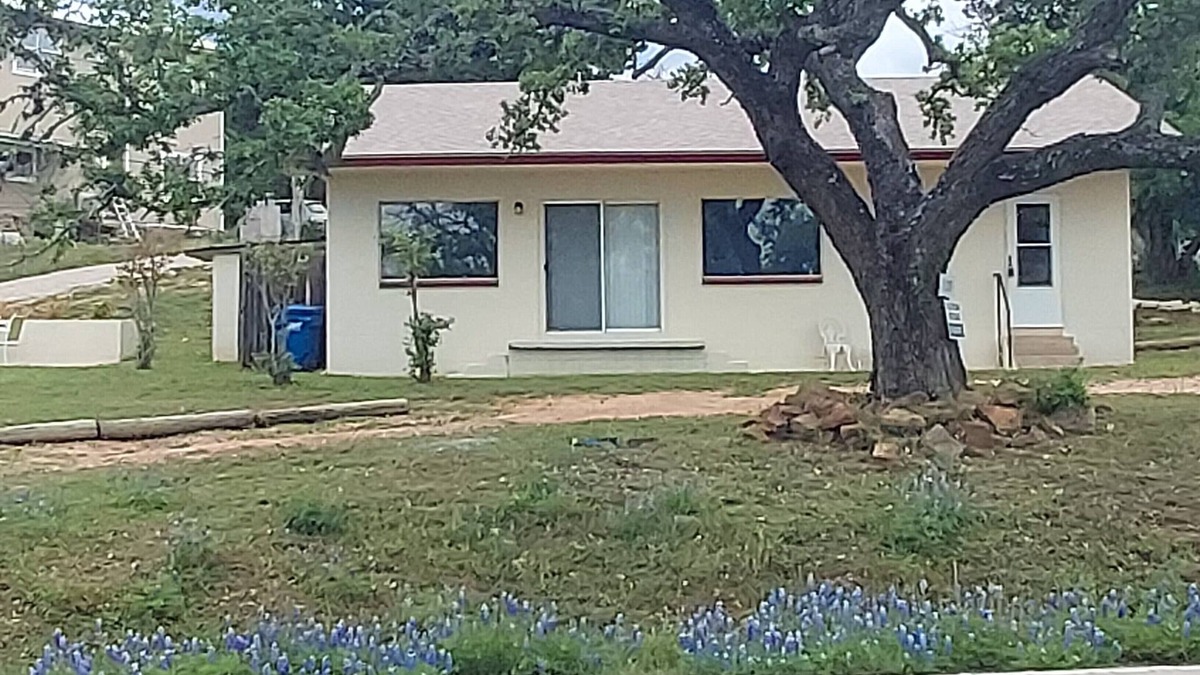 Silver Creek Village House | Spacious 1 bedroom 1 bath house sleeps 5 one block from Burnet County Boat Ramp