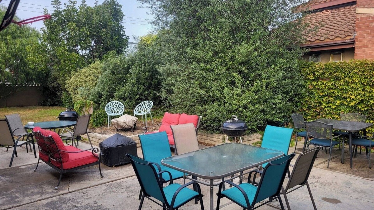 Santa Ana Heights Apartment | Spacious 1-bedroom 10min from beach! Pet friendly - WiFi, AC, Parking,Yard