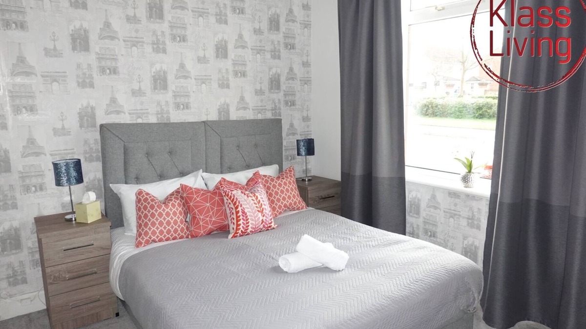 Bellshill Apartment | Spacious 1 bedroom apartment with good motorway links.