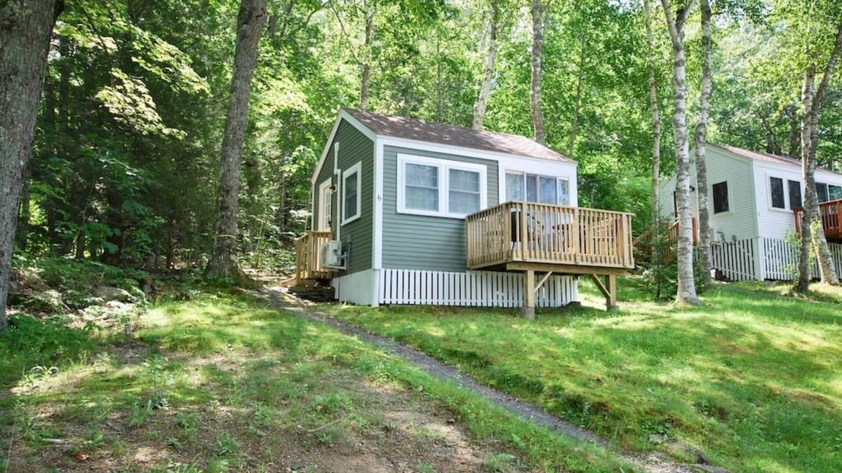 Edgecomb Cottage | Spacious 1 Bedroom Cottage Close to Everything 3