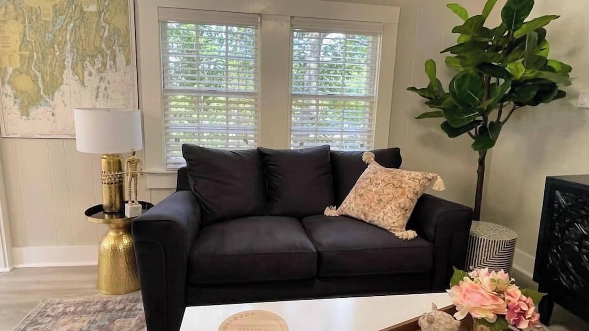 Edgecomb Cottage | Spacious 1 Bedroom Cottage Close to Everything 1