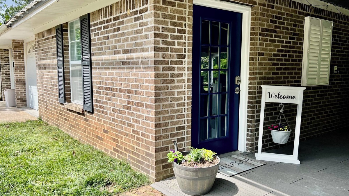 Stone County House | Spacious 1-bedroom guesthouse in lovely Wiggins with WiFi, AC