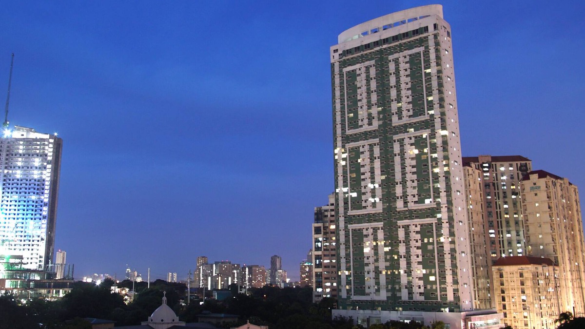 Valencia Condo | Spacious 1 Bedroom Loft Type Unit near the Mall