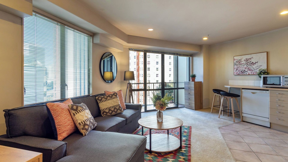 Grafton Apartment | Spacious 1-bedroom unit in CBD with free parking