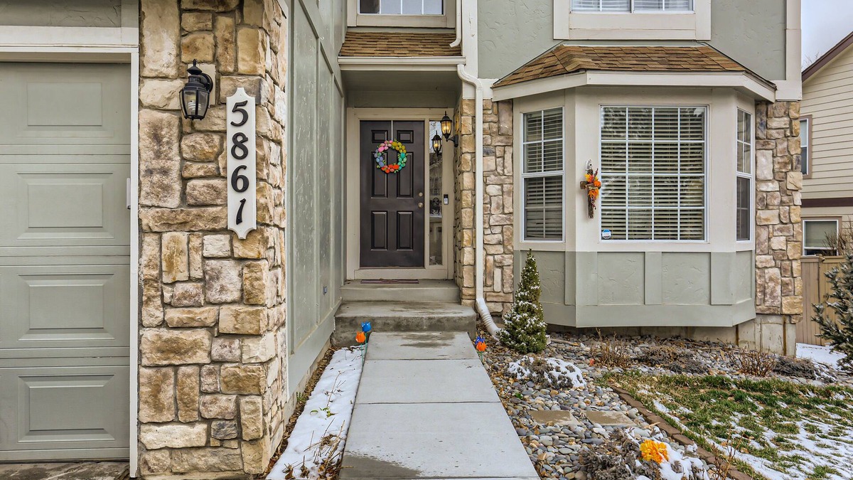 The Meadows House | Spacious 1-bedroom basement apartment with WiFi, AC in fabulous Castle Rock