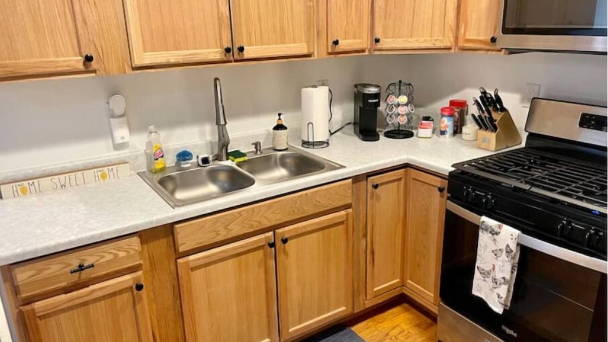 Poughkeepsie Villa | Spacious 1 BR Unit w/Washer-Dryer and Parking