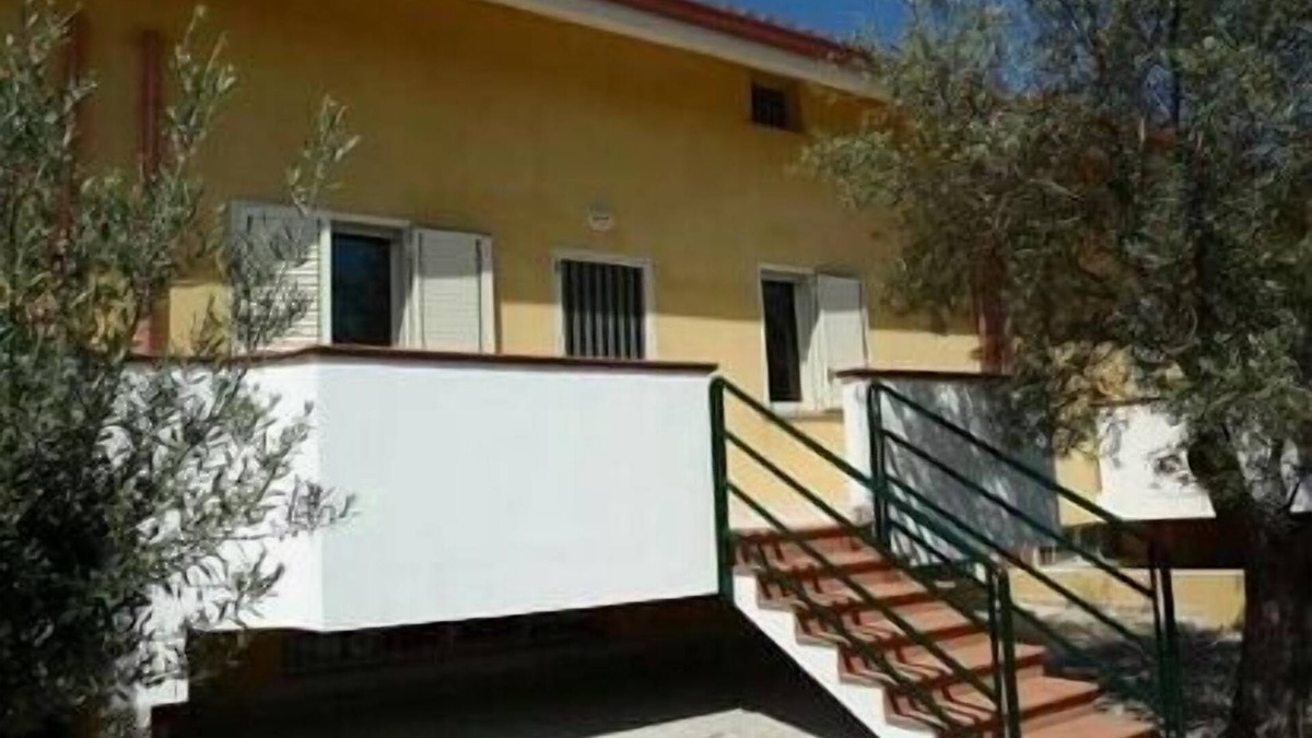 Isca Marina House | Spacious 10 bed town house 250 metres from the beach