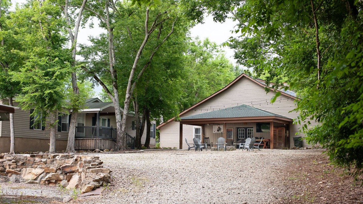 Abbeville Cabin | Spacious 10 bedroom cabin + bungalow on expansive property in Abbeville, SC