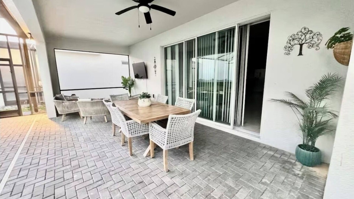 Davenport House | Spacious 10- bedroom house near Disney with private pool