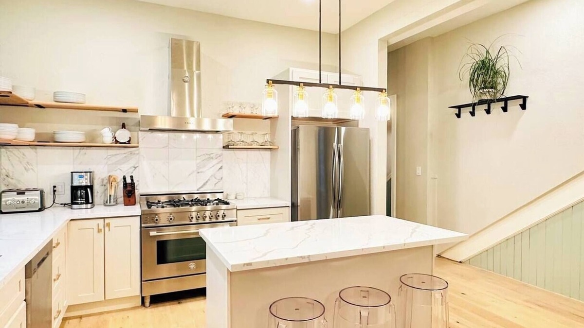 Duboce Triangle Apartment | Spacious 10-BR 4-BA in the Trendy Duboce District