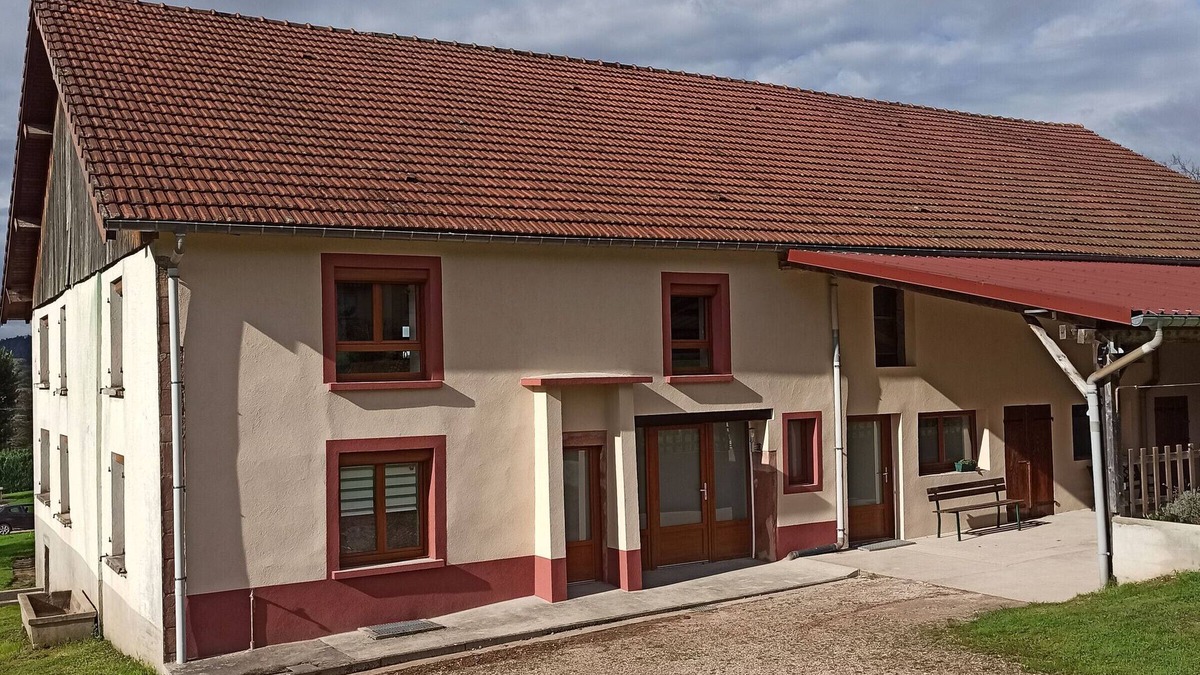 Champ-le-Duc Cottage | Spacious 10-Person House with Full Amenities, Near Top Attractions in French Countryside