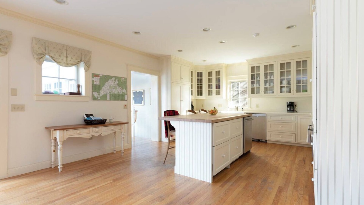 Edgartown House | Spacious 15-bedroom house with WiFi and AC in charming Edgartown